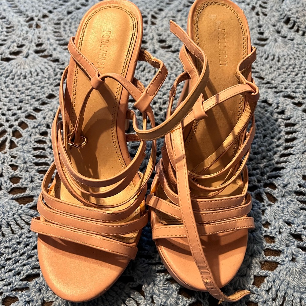 SUPER CUTE HEELS